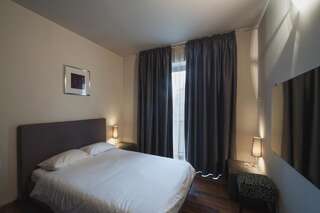 Отель Hotel Hemingway Residence Бухарест Семейные апартаменты-11