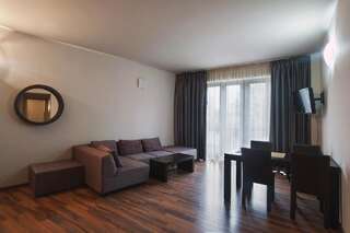 Отель Hotel Hemingway Residence Бухарест Семейные апартаменты-13