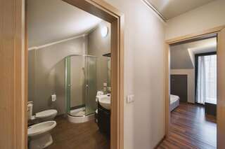 Отель Hotel Hemingway Residence Бухарест Семейные апартаменты-18