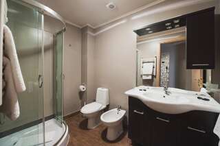 Отель Hotel Hemingway Residence Бухарест Стандартные апартаменты-1