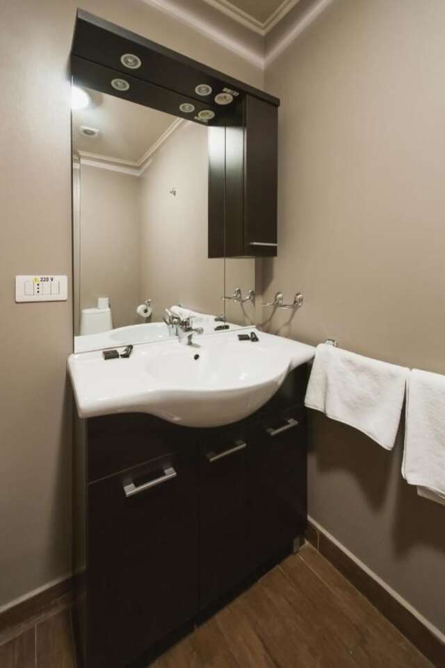 Отель Hotel Hemingway Residence Бухарест-17
