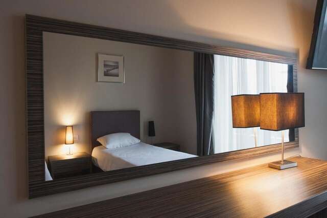 Отель Hotel Hemingway Residence Бухарест-25