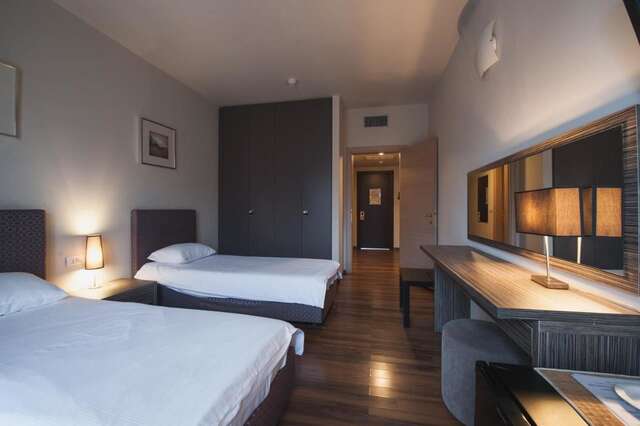 Отель Hotel Hemingway Residence Бухарест-26
